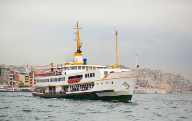 istanbul'da Boğaz'ın geçen şehir gemi