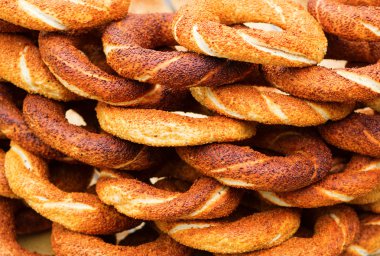 Susam ile birçok taze Türk simit