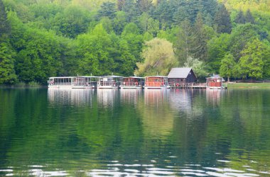 Feribot plitvice gölleri Milli Parkı içinde