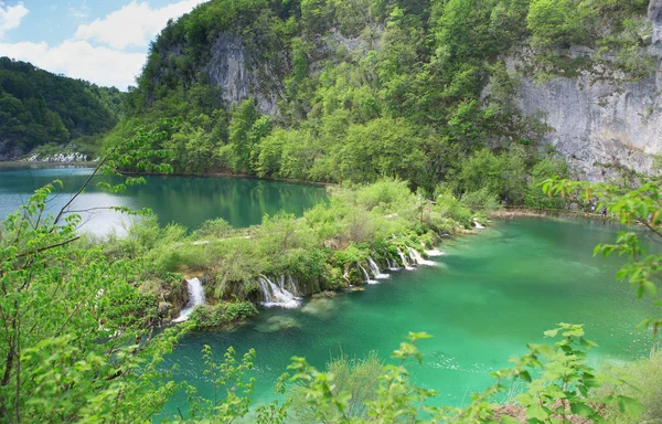 Cascatas em lagos Plitvice — Fotografia de Stock