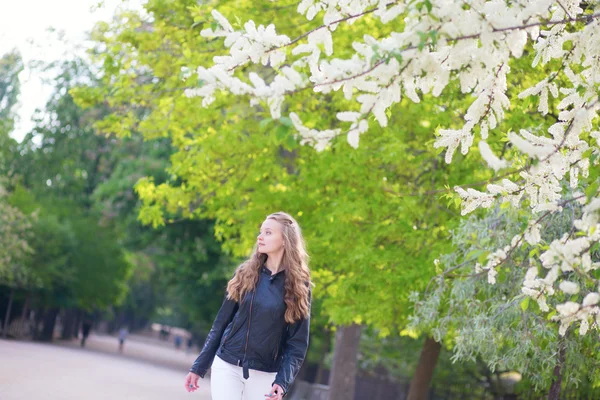 Beautiful girl under blooming tree — Stock Photo, Image