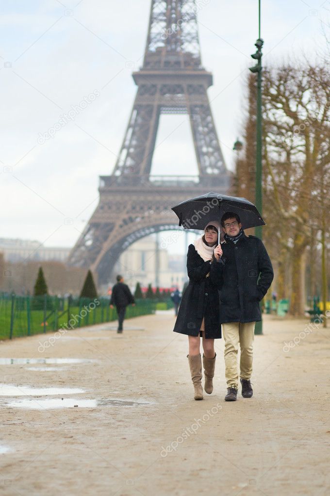 Dating couple under the rain in Paris