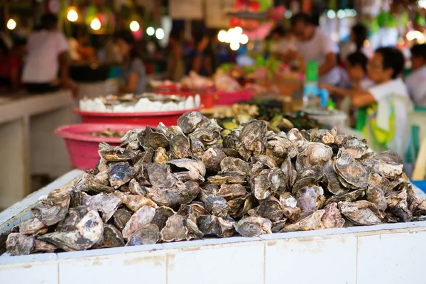 牡蛎在海鲜市场上，菲律宾 — 图库照片