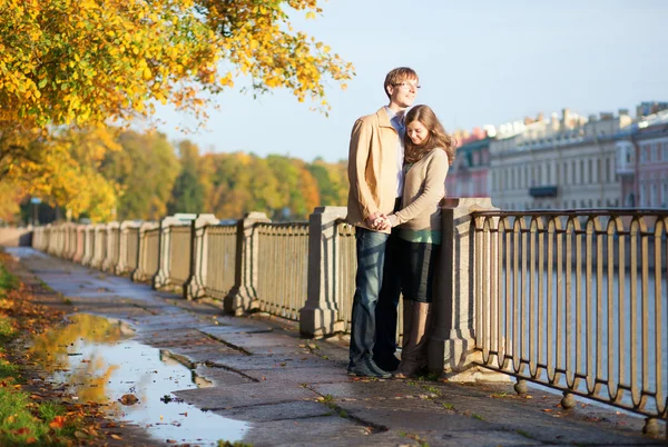 Um casal a ter um encontro. São Petersburgo, Rússia Fotografias De Stock Royalty-Free
