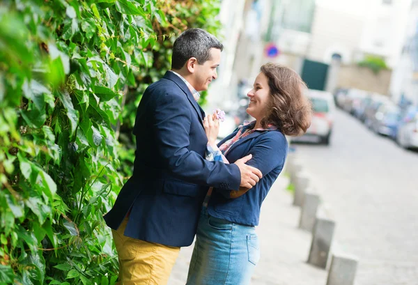 Casal feliz ter um encontro — Fotografia de Stock