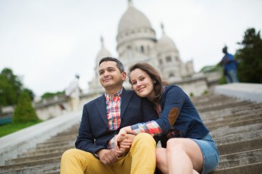 turistler sacre-coeur de paris yakınlarında