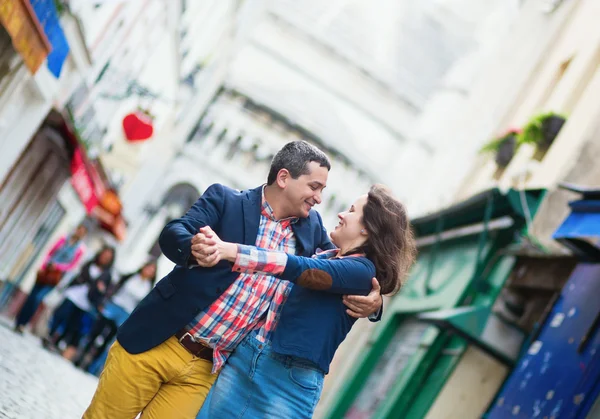 夫妇在蒙马特尔上跳舞 — Stockfoto