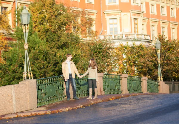 Dating couple enjoying autumn day — Stock Photo, Image