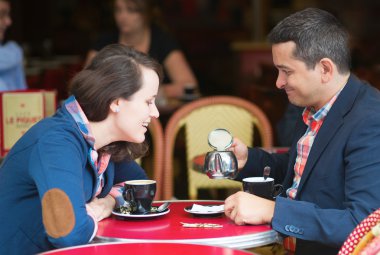 iki kahve içme Parisli sokak kafe sonra