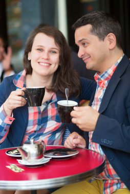 iki kahve içme Parisli sokak kafe sonra