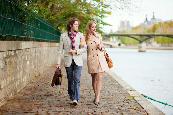 Couple in Paris — Stock Photo, Image