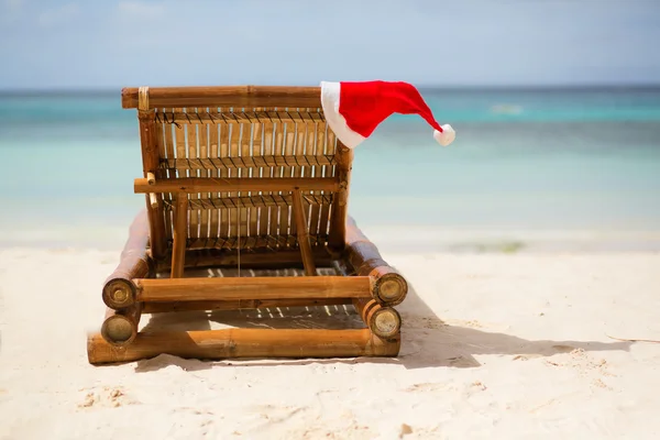 Santa hat on chaise longue — Stock Photo, Image