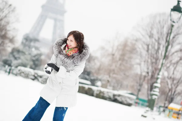 Girl in Paris on a winter day — Stock Photo, Image