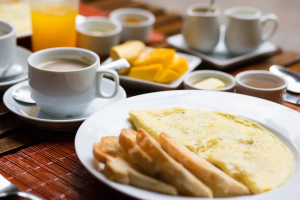 Omelet voor het ontbijt — Stockfoto