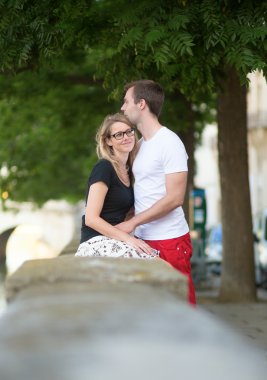 iki paris içinde kalma