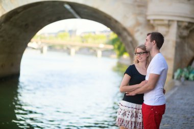 iki paris içinde kalma