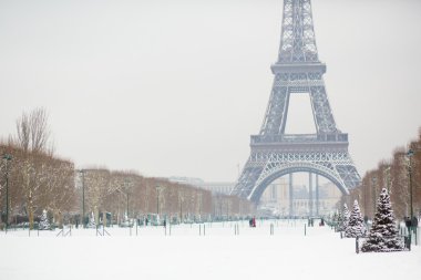 karlı gün Paris, Fransa
