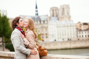 iki paris içinde kalma