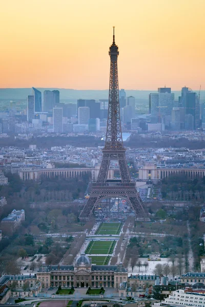 Vista aérea de la Torre Eiffel en París — Foto de Stock