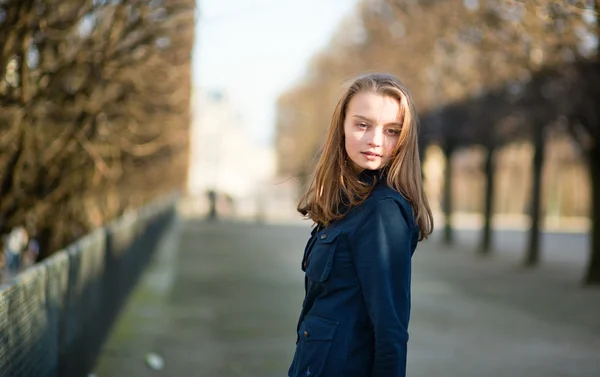 Young girl outdoors on a spring day — Stock Photo, Image