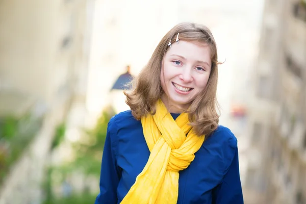 Happy young girl on a street of Montmartre — Stock Photo, Image