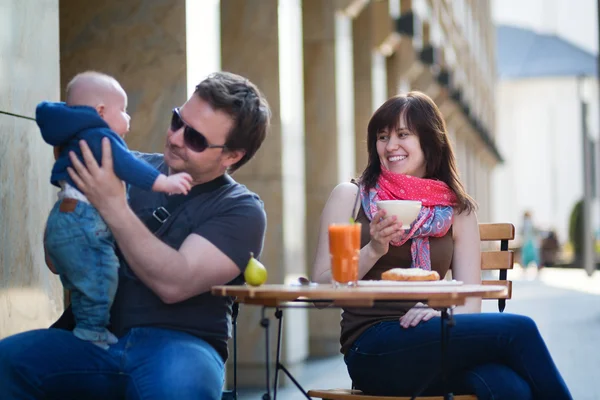 Happy family of three having breakfast — Stock Photo, Image