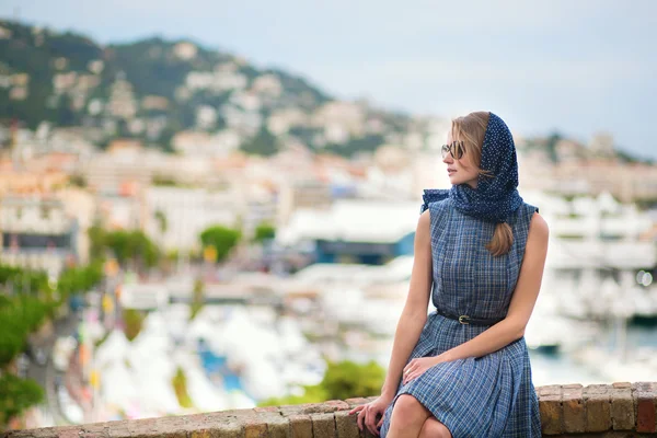 Elegant young woman in the Old town of Cannes — Stock Photo, Image