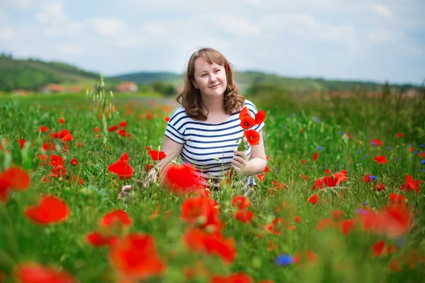 Girl gathering poppies on the field in Auvergne — Stock Photo, Image