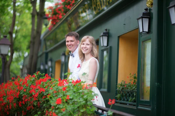 Happy young newly-wed couple on a balcony — Stock Photo, Image