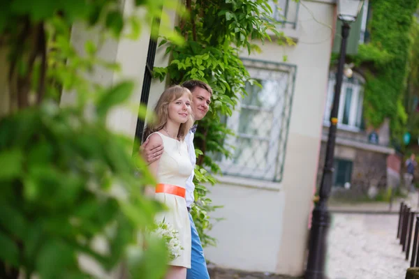Bara gifta par på Montmartre — Stockfoto