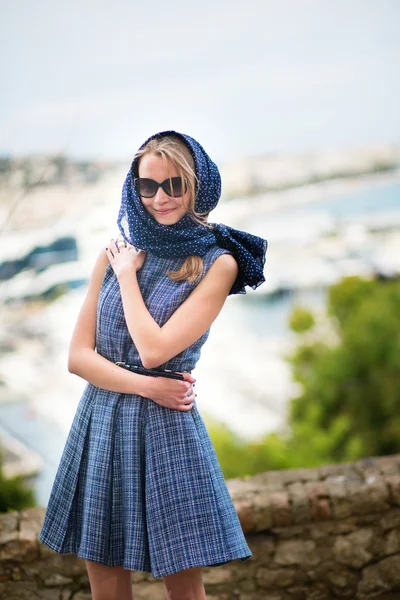 Mulher francesa elegante em Cannes — Fotografia de Stock