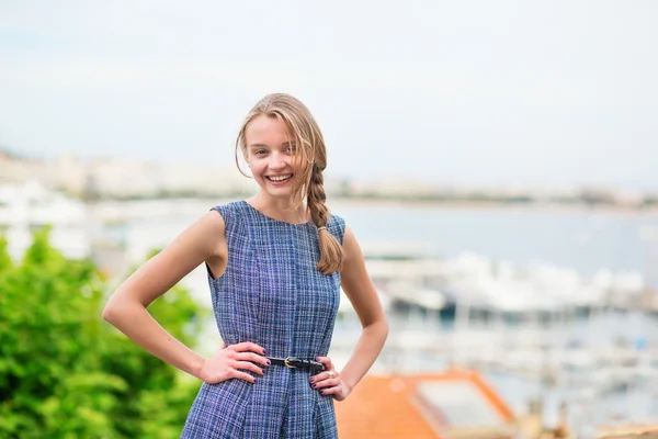Menina em Cannes, França — Fotografia de Stock