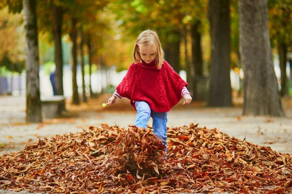 Adorable Preschooler Girl Walking Kicking Fallen Leaves Tuileries Garden Paris — Stock Photo, Image