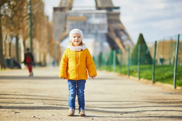 Menina Adorável Criança Caminhando Perto Torre Eiffel Paris França Criança — Fotografia de Stock