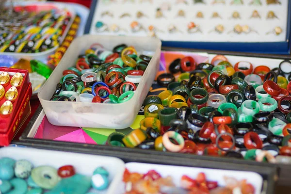 Rings for sale in Chinatown of Singapore — Stock Photo, Image