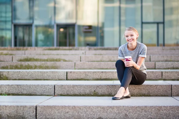 Young business woman having her coffee break — Stock Photo, Image