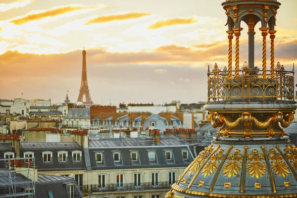 Hermoso Horizonte Parisino Con Techos Dramático Atardecer Colorido — Foto de Stock