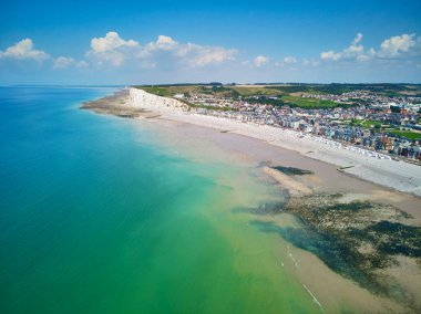 Mers-les-Bains, Somme, Hauts-de-France Normandiya Bölümü yakınlarındaki beyaz tebeşir kayalıklarının manzaralı manzarası