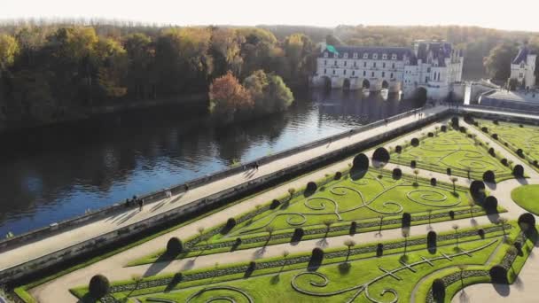 Letecký Bezpilotní Pohled Středověký Francouzský Hrad Chenonceau Jeho Zahrady Řece — Stock video