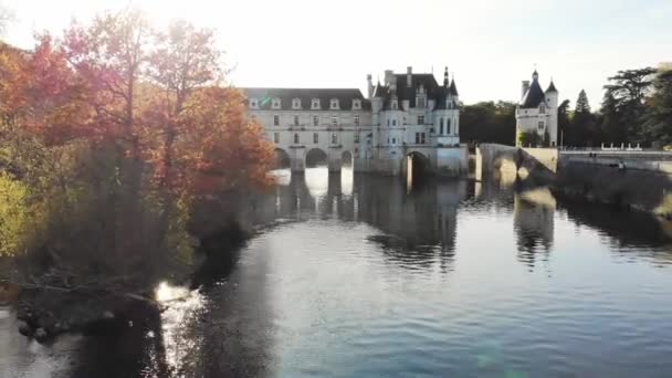 Drohnenaufnahme Des Mittelalterlichen Französischen Schlosses Von Chenonceau Und Seiner Gärten — Stockvideo