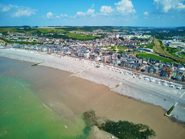 Mers-les-Bains, Somme, Hauts-de-France Normandiya Bölümü yakınlarındaki beyaz tebeşir kayalıklarının manzaralı manzarası