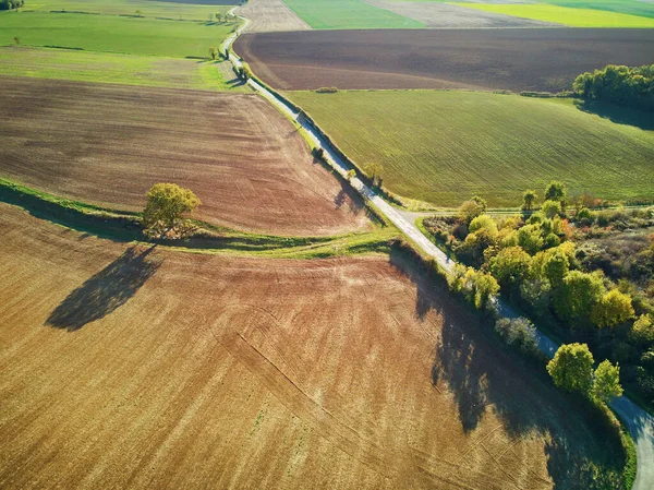 フランスの牧草地や農地の空中ビュー 緑のフィールドと牧草地と美しいフランスの田舎 日没の田園風景 — ストック写真