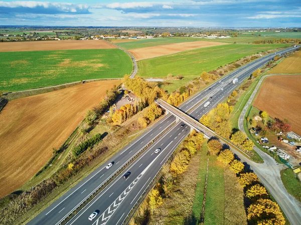 Αεροφωτογραφία Drone Όμορφη Γαλλική Ύπαιθρο Και Αυτοκινητόδρομο Στη Γαλλία — Φωτογραφία Αρχείου