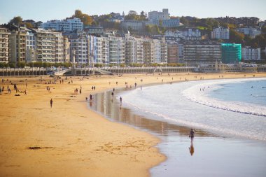 San Sebastian 'daki La Concha plajının manzarası (Donostia), Bask Ülkesi, İspanya