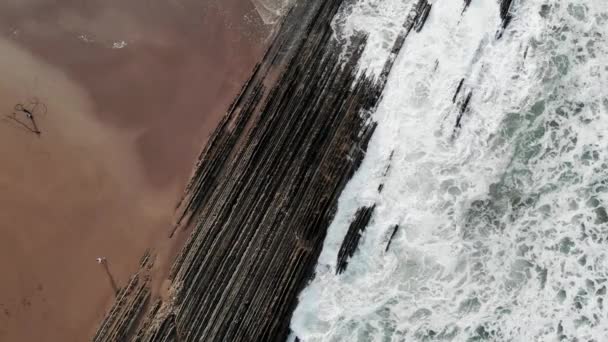 Luchtdrone Uitzicht Beroemde Flysch Van Zumaia Baskenland Spanje Flysch Een — Stockvideo