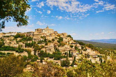 Güney Fransa 'nın Provence kentindeki ünlü Gordes köyüne manzara