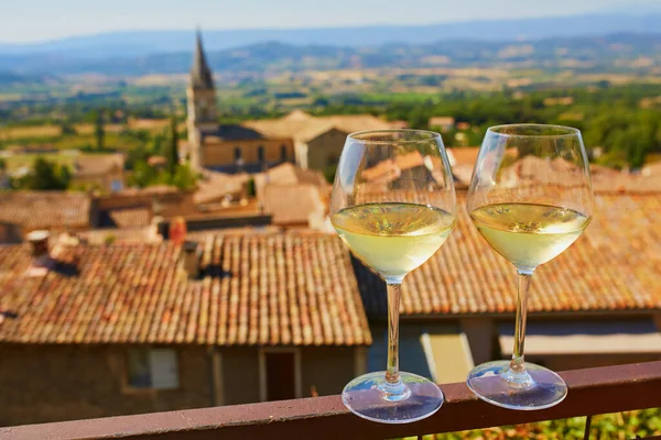 Two Glasses White Wine View Beautiful Old Roofs Bonnieux Village — Stockfoto