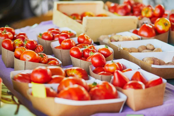 Red Ripe Tomatoes Farmer Market Cucuron Provence France — Stockfoto