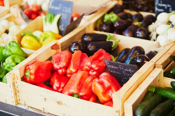 Bell Peppers Eggplants Farmer Market Cucuron Provence France — Stockfoto
