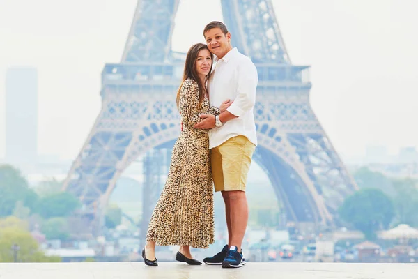 Mutlu Romantik Çift Paris Fransa Seyahatinin Tadını Çıkarıyor Paris Teki — Stok fotoğraf